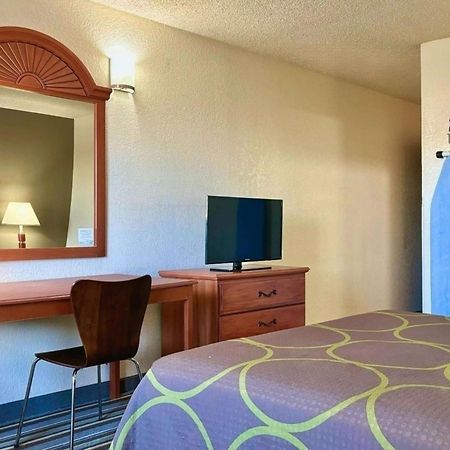 Super 8 By Wyndham Colorado Springs/Afa Area Hotel Exterior photo