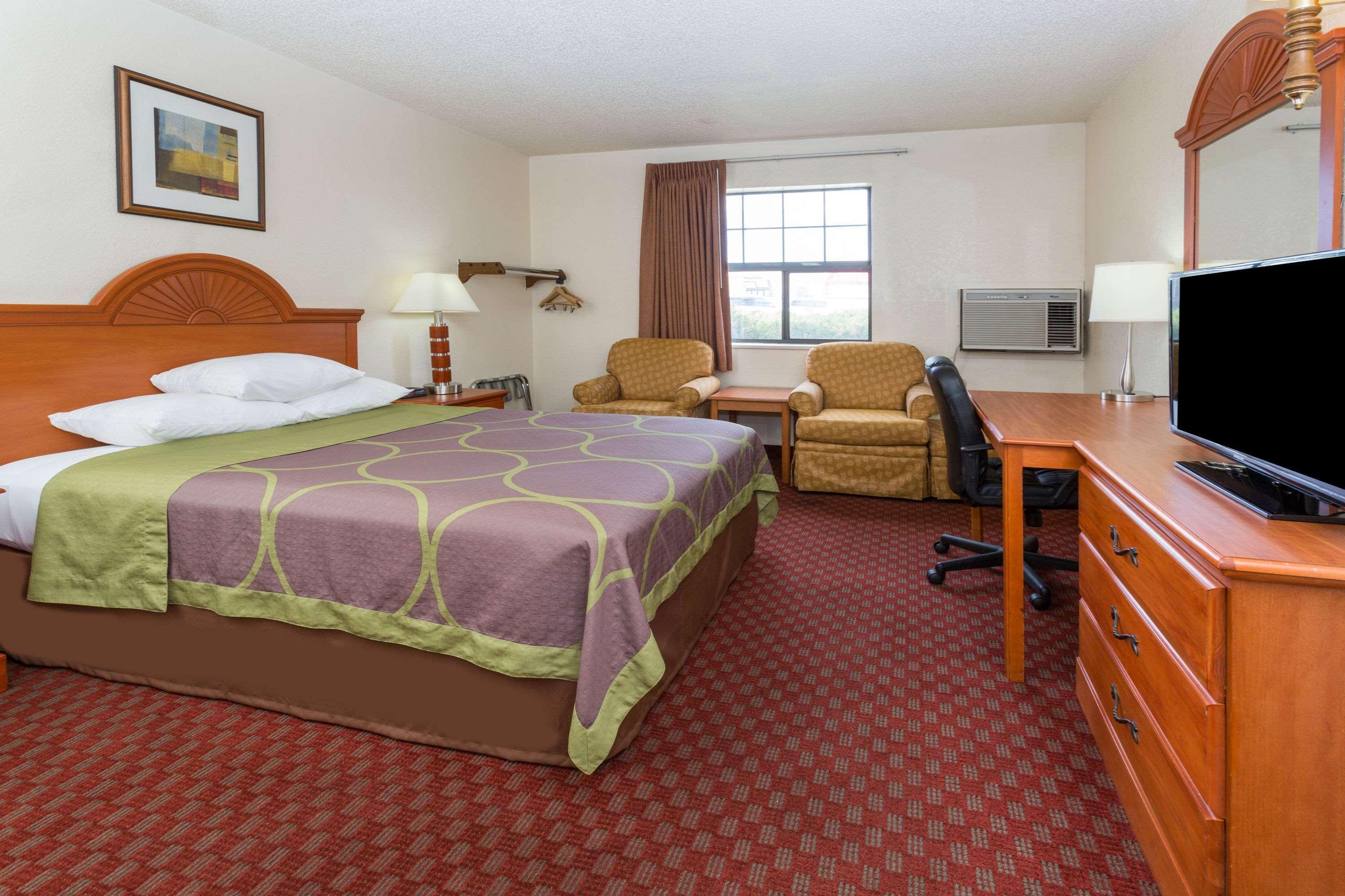 Super 8 By Wyndham Colorado Springs/Afa Area Hotel Exterior photo