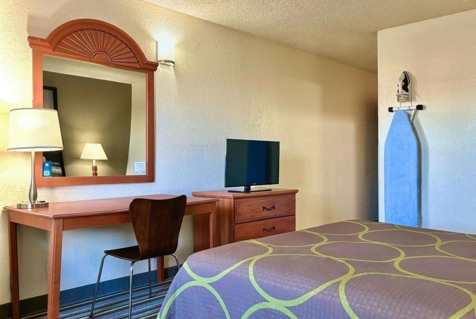 Super 8 By Wyndham Colorado Springs/Afa Area Hotel Exterior photo