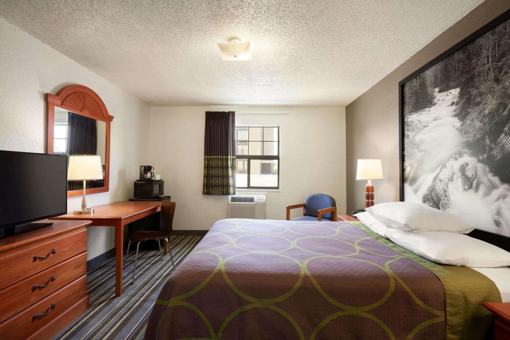 Super 8 By Wyndham Colorado Springs/Afa Area Hotel Exterior photo