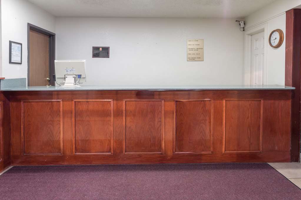 Super 8 By Wyndham Colorado Springs/Afa Area Hotel Interior photo